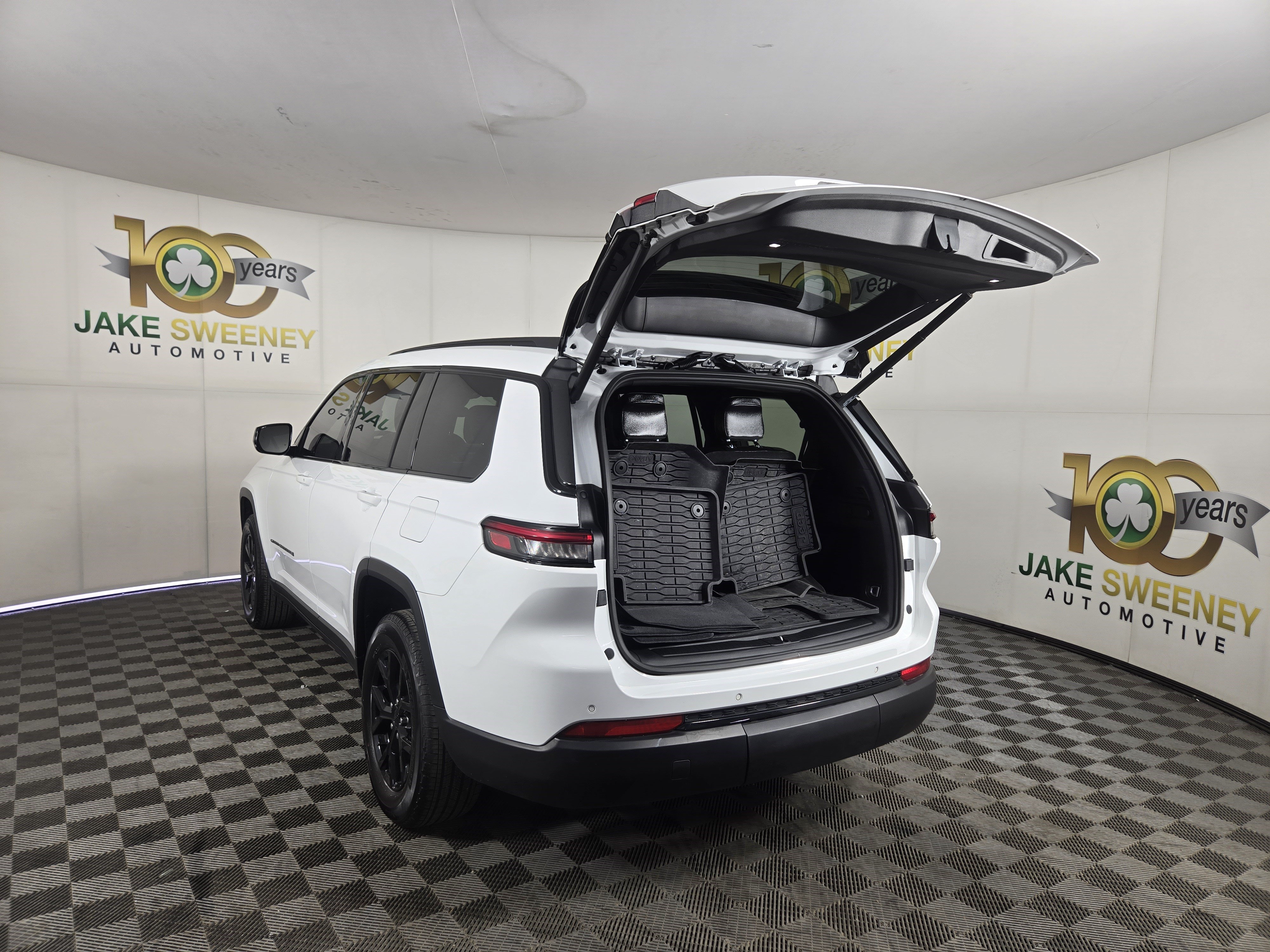 Used 2024 Jeep Grand Cherokee L Altitude AWD/4WD image 34