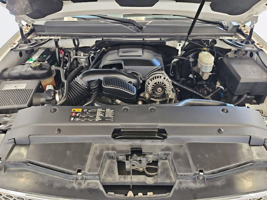 Used 2014 Chevrolet Suburban LTZ AWD/4WD image 31