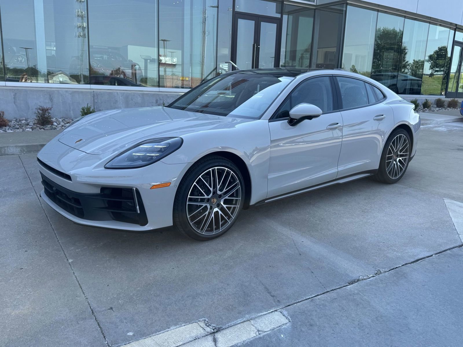 New 2025 Porsche Panamera 4