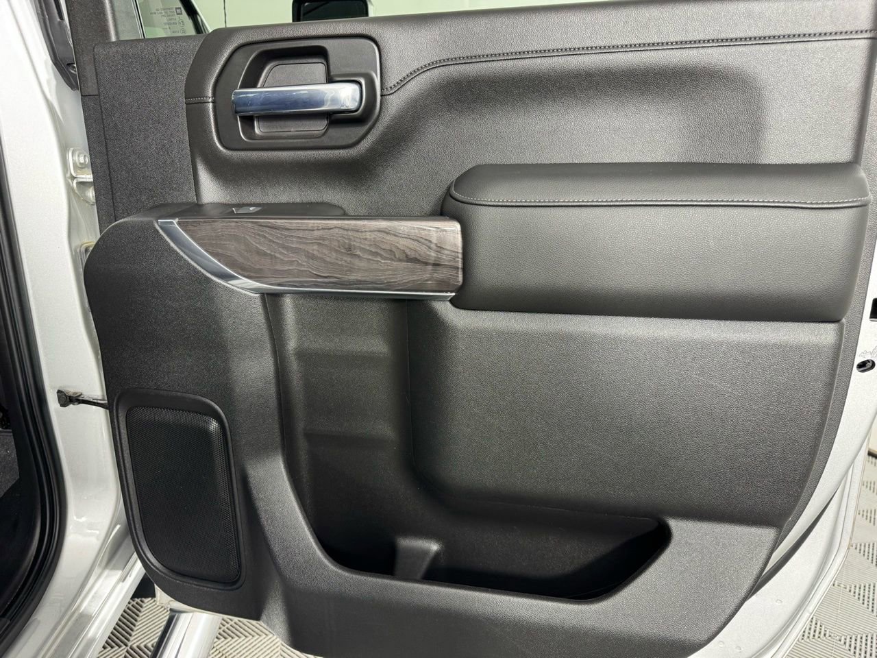 Used 2020 Chevrolet Silverado 2500 LTZ w/ LTZ Convenience Package image 29