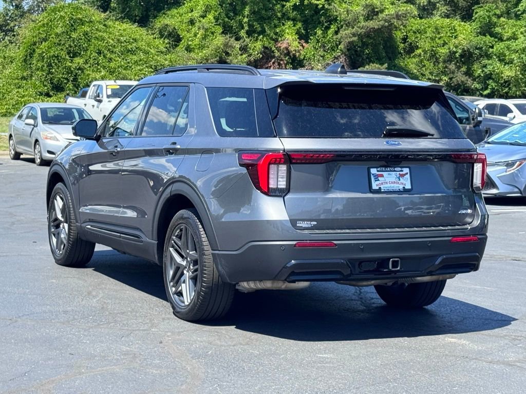 Used 2025 Ford Explorer ST-Line w/ ST-Line Street Pack AWD/4WD image 16