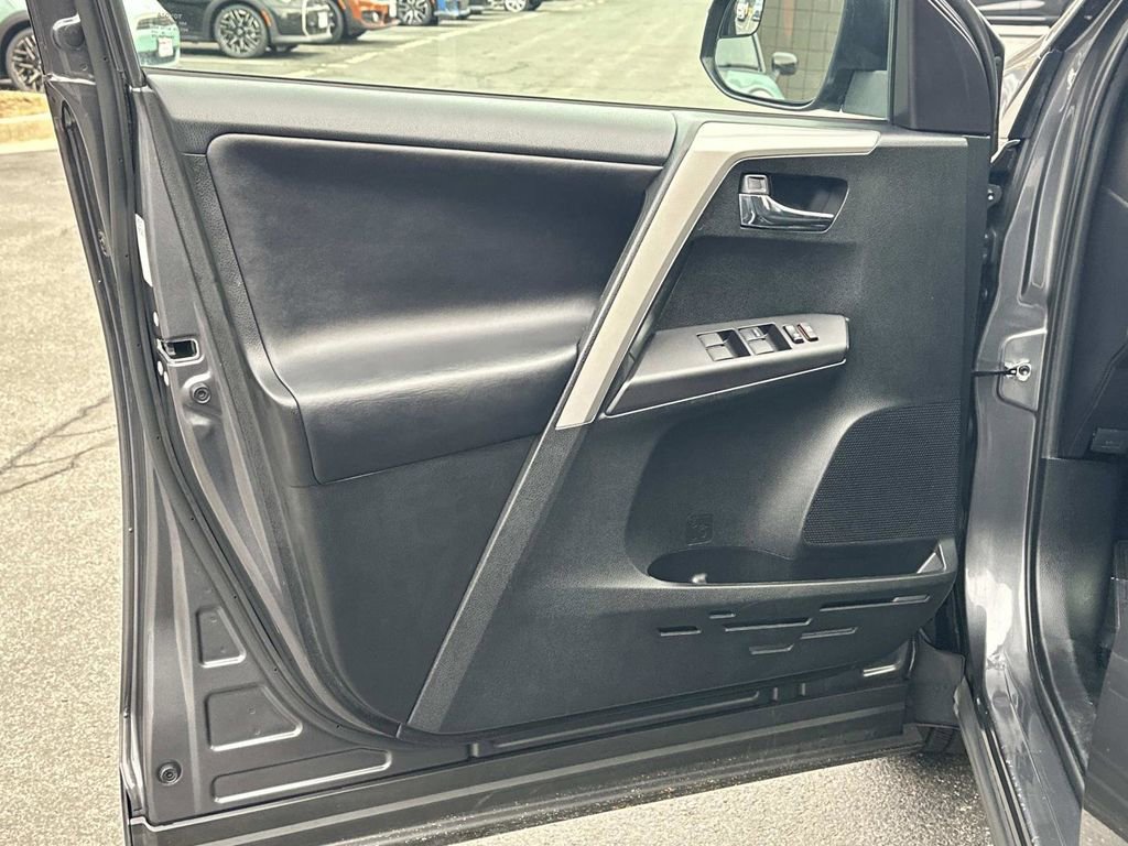 Used 2018 Toyota RAV4 XLE image 22