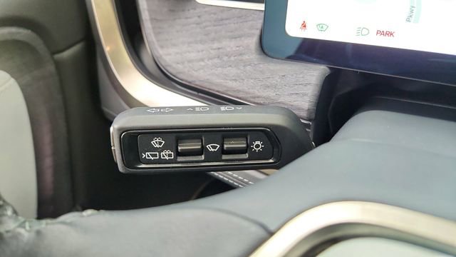 Used 2024 Rivian R1S Adventure image 46