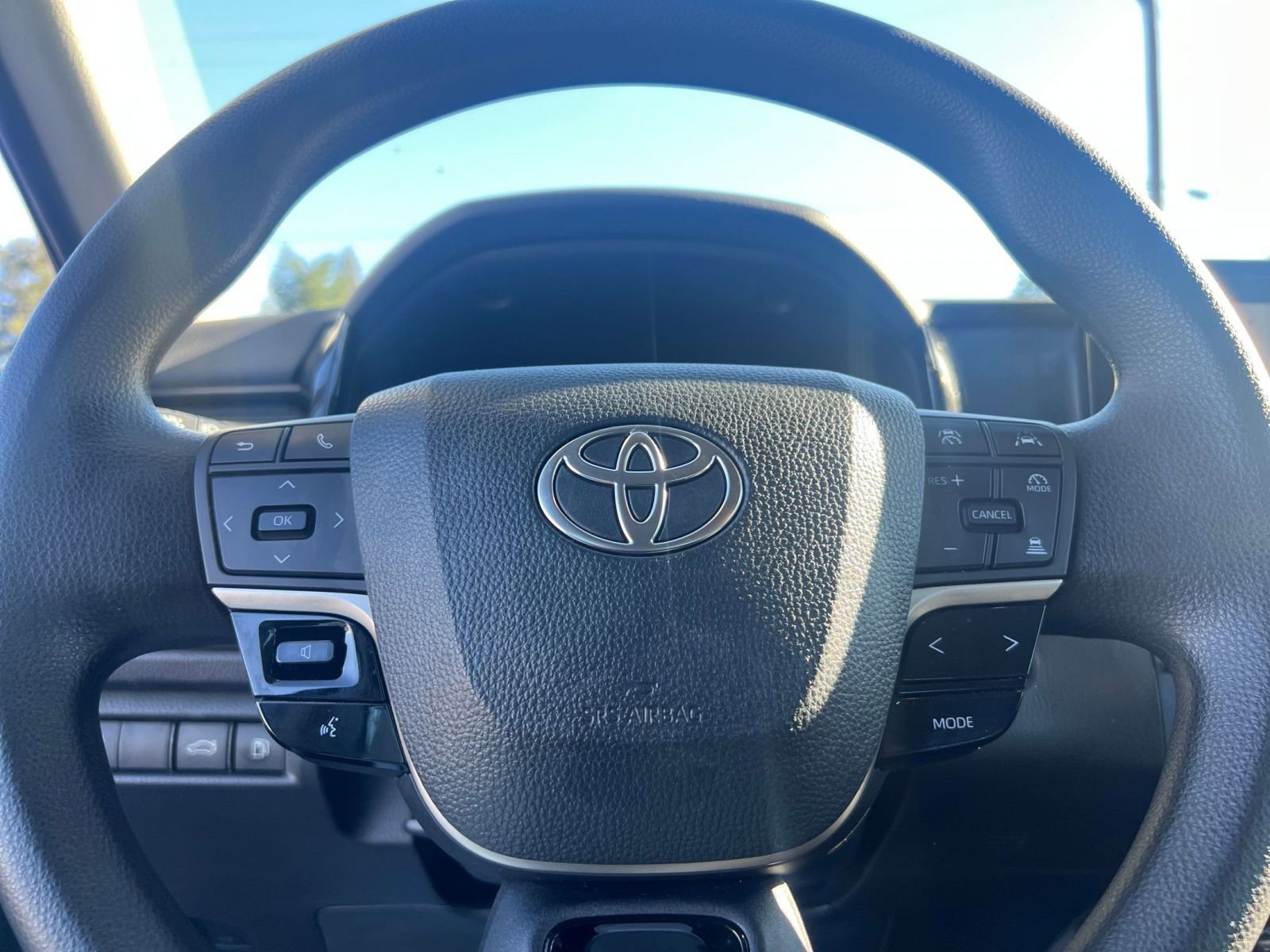 Used 2025 Toyota Camry LE image 28