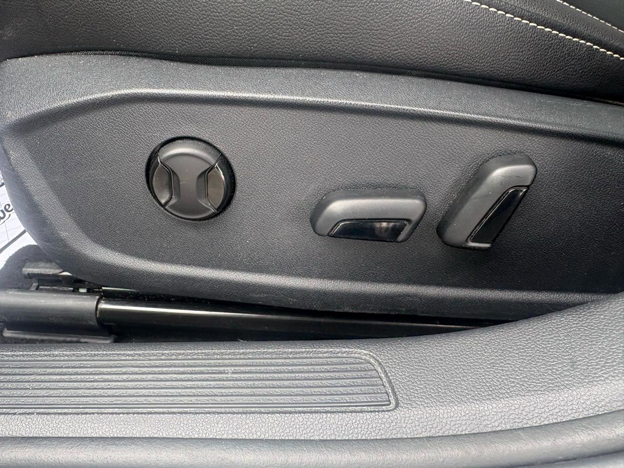 Used 2024 Volkswagen Jetta SE FWD image 8