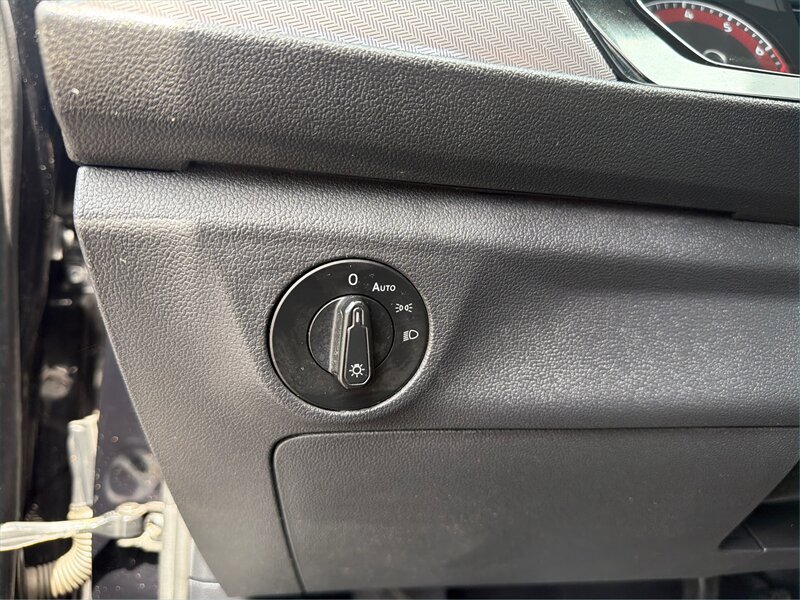 Used 2019 Volkswagen Jetta SE FWD image 17