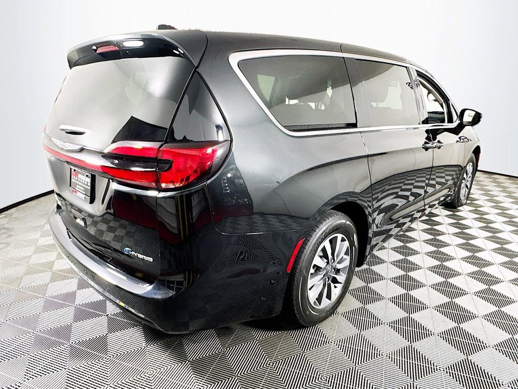 Used 2022 Chrysler Pacifica Touring-L FWD image 7