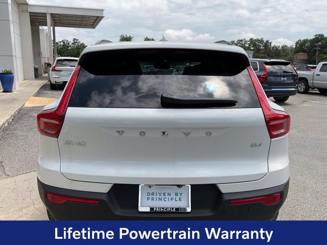New 2026 Volvo XC40 B4 Core w/ Climate Package FWD image 6