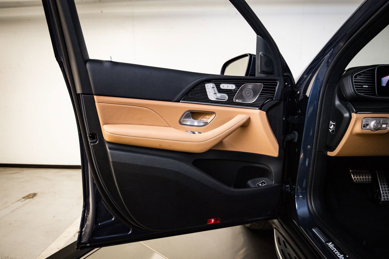 Used 2024 Mercedes-Benz GLS 580 4MATIC image 23