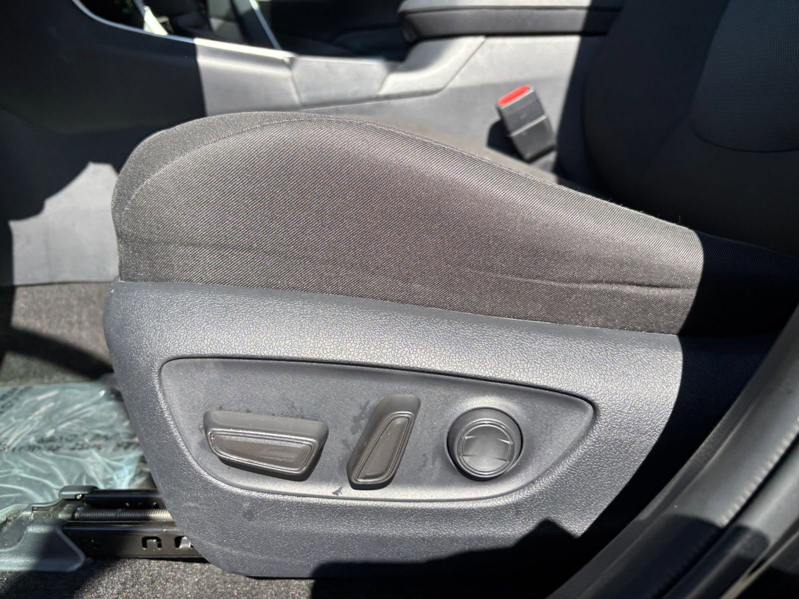 Used 2025 Toyota RAV4 XLE image 27