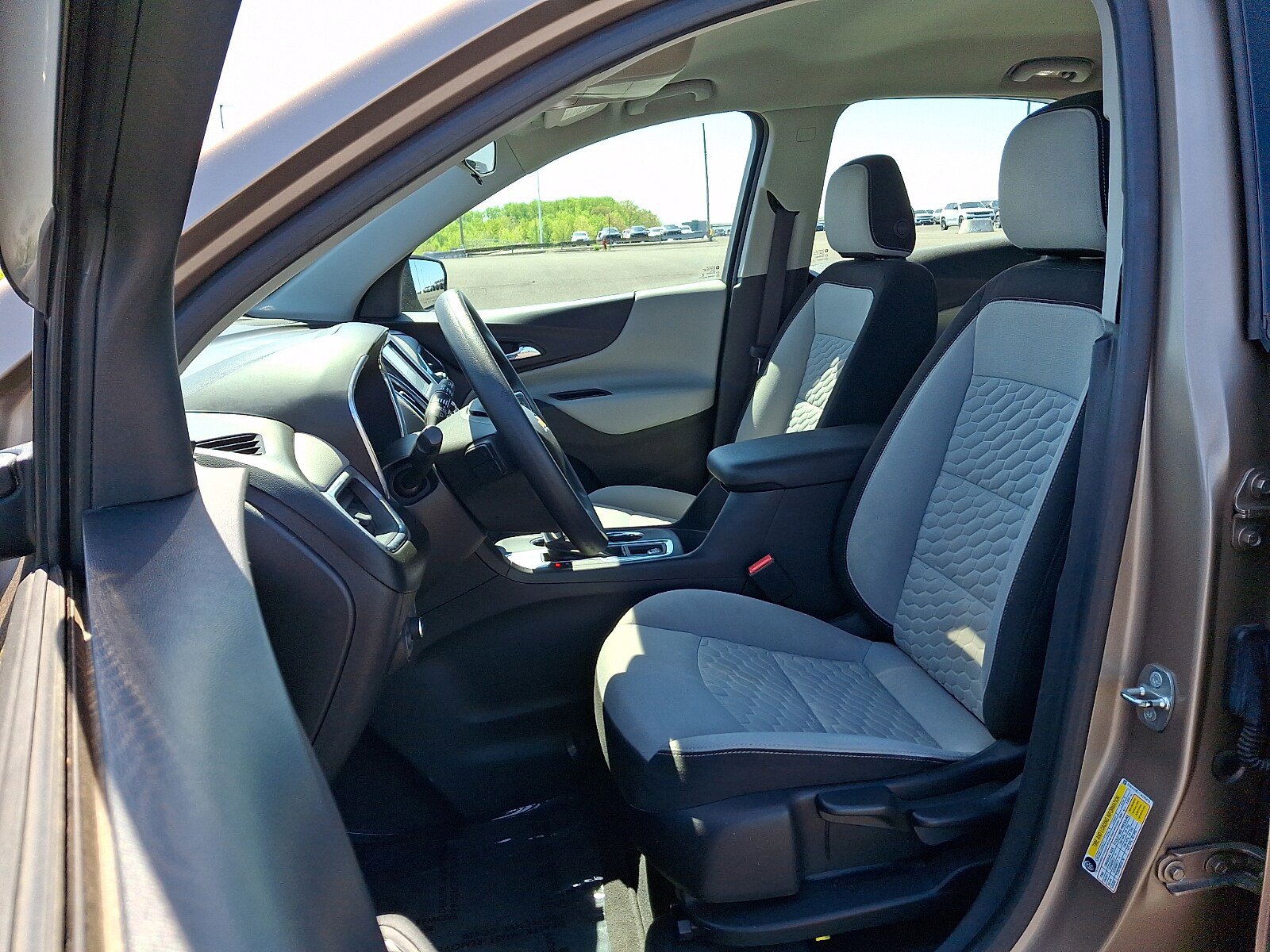 Used 2018 Chevrolet Equinox LS FWD image 13
