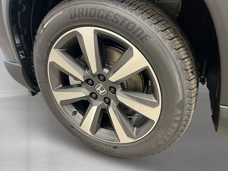 Used 2024 Honda Pilot Touring image 14