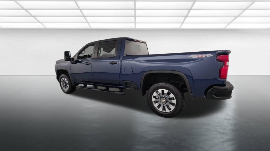 Used 2022 Chevrolet Silverado 2500 Custom w/ Custom Value Package AWD/4WD image 6