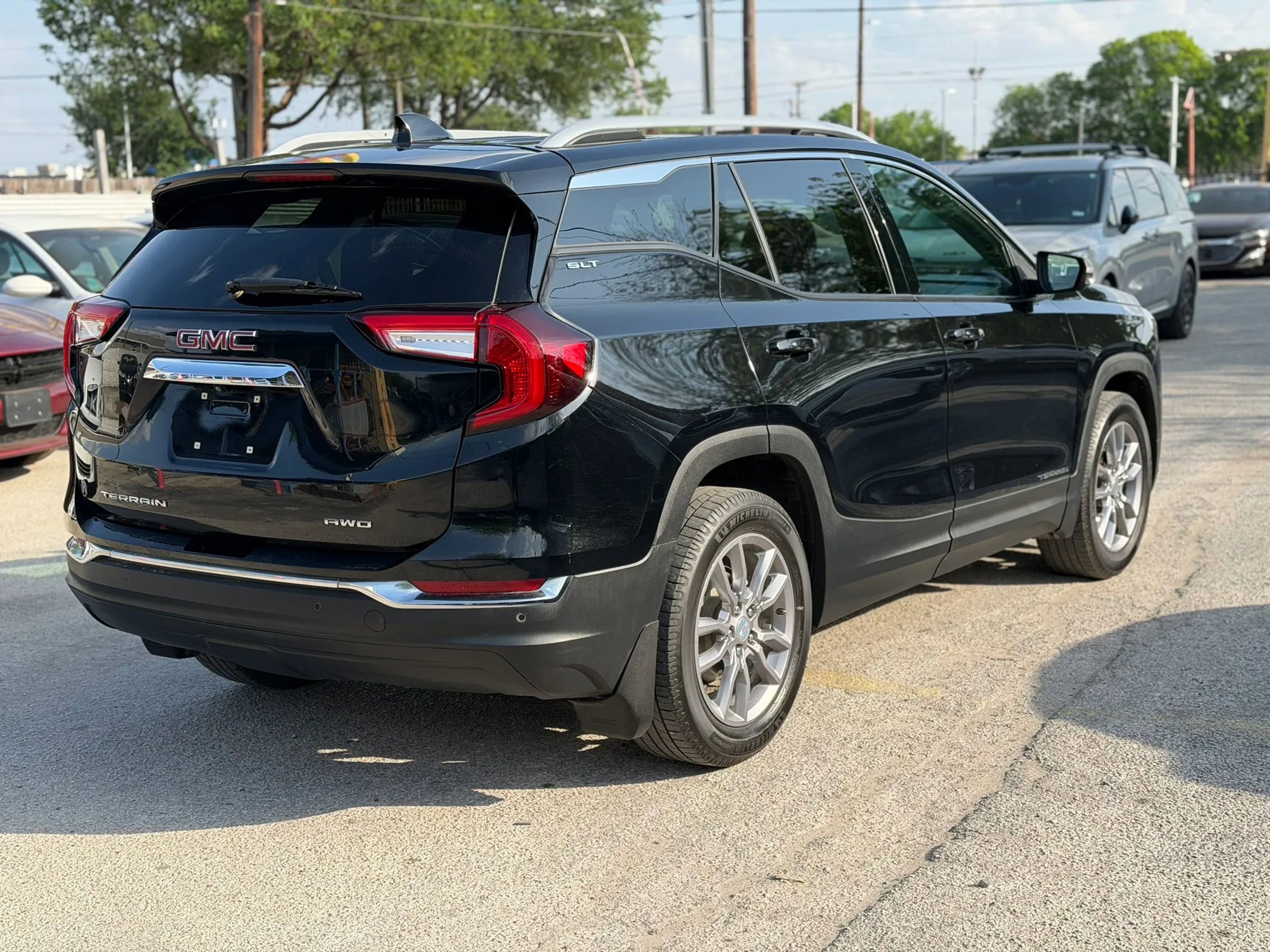 Used 2022 GMC Terrain SLT w/ Infotainment Package II AWD/4WD image 8