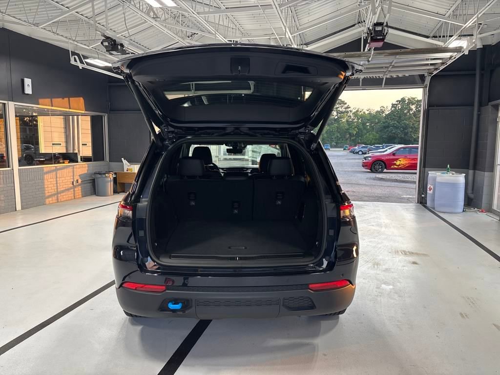 New 2024 Jeep Grand Cherokee Trailhawk w/ Advanced Protech Group II image 16