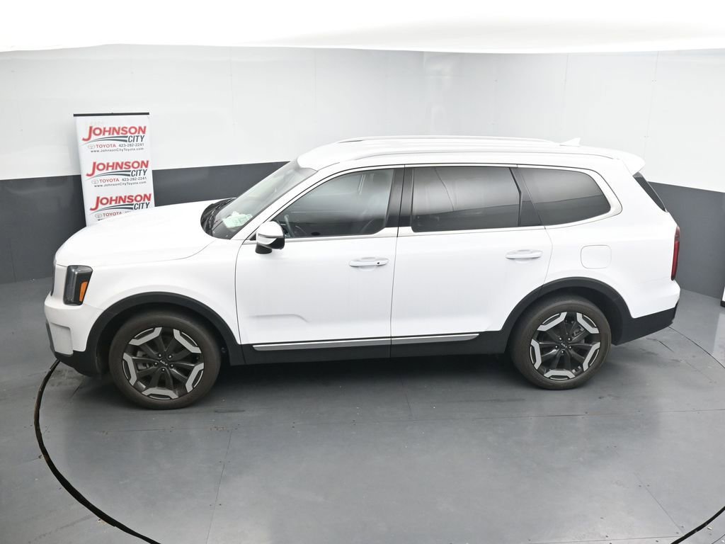 Used 2024 Kia Telluride S image 13