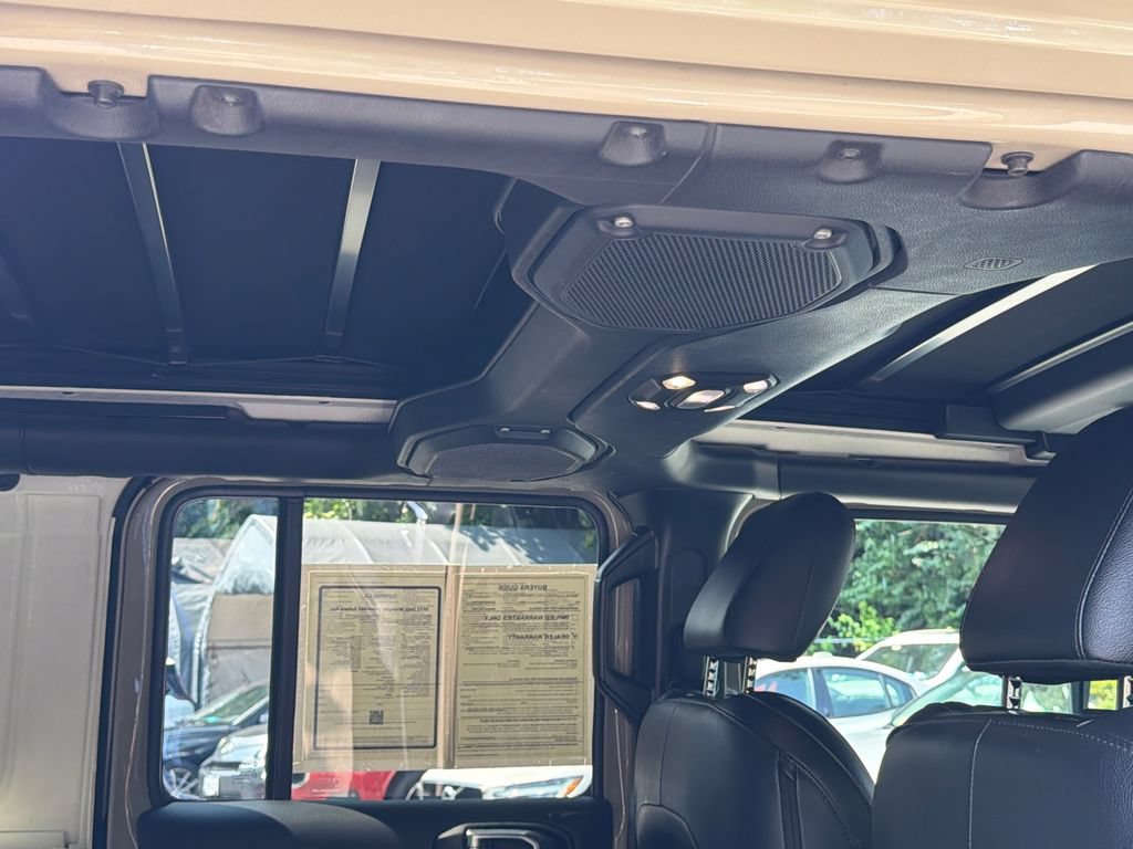 Used 2022 Jeep Wrangler Unlimited Sahara AWD/4WD image 14