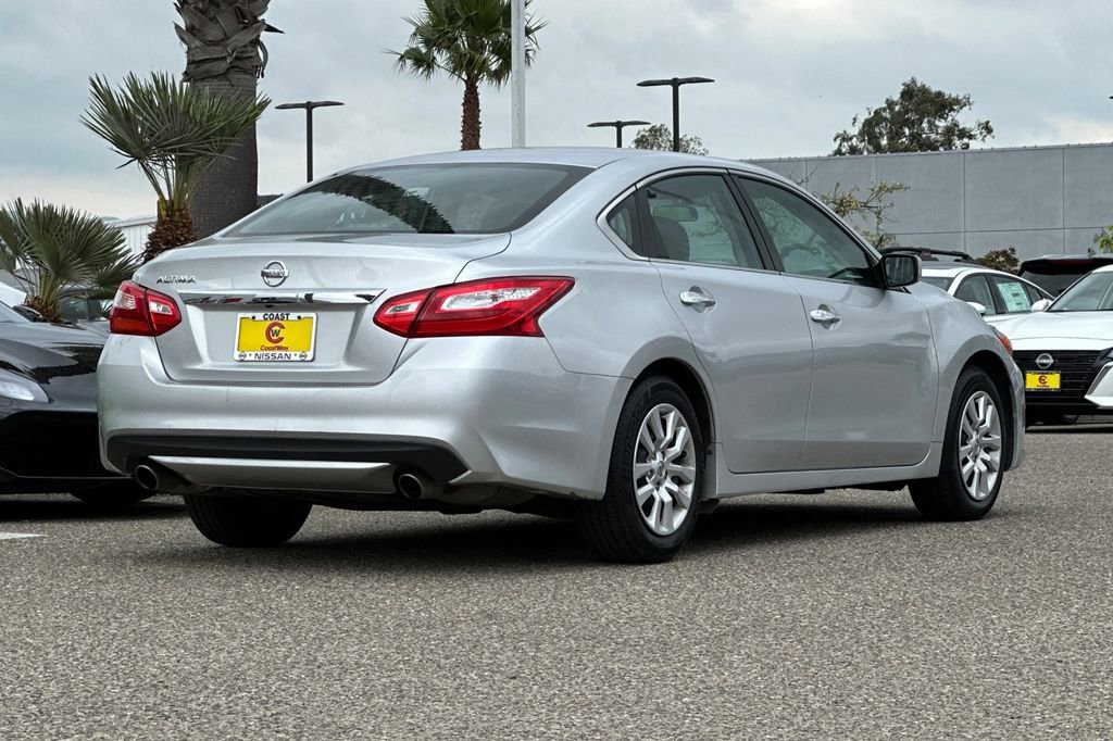 Used 2016 Nissan Altima 2.5 S w/ Power Driver Seat Package image 4