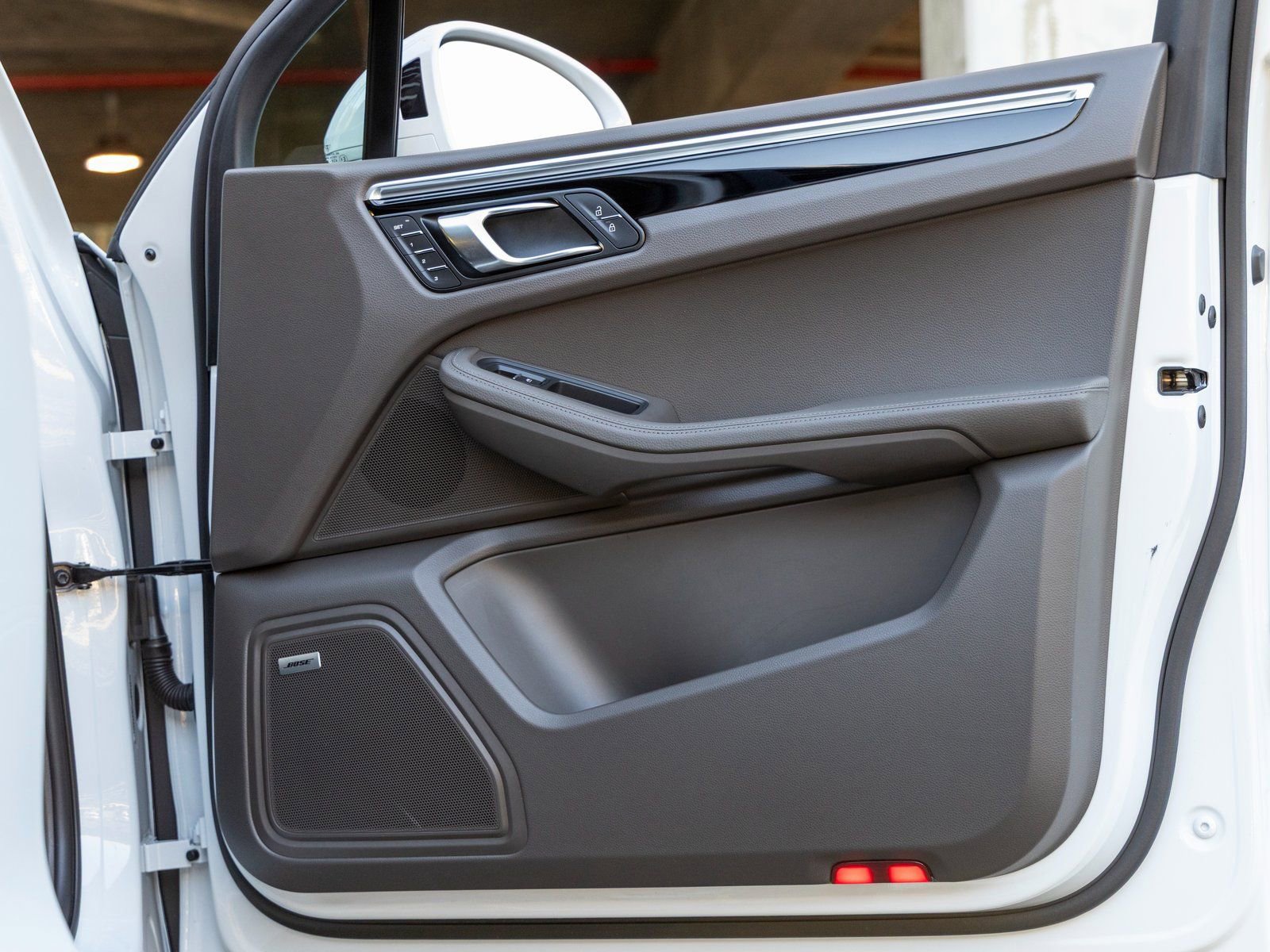 Certified 2025 Porsche Macan image 49