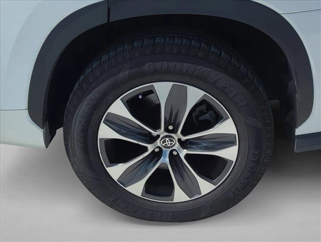 Used 2022 Toyota Highlander XLE image 6