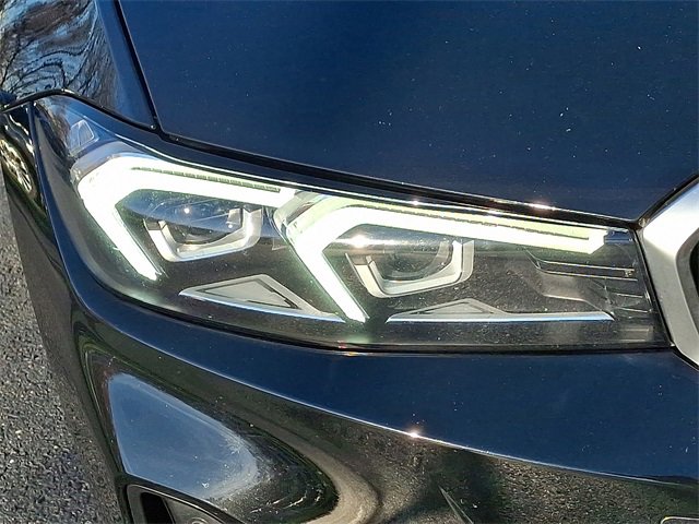 Used 2023 BMW 330i xDrive Sedan w/ Premium Package image 9