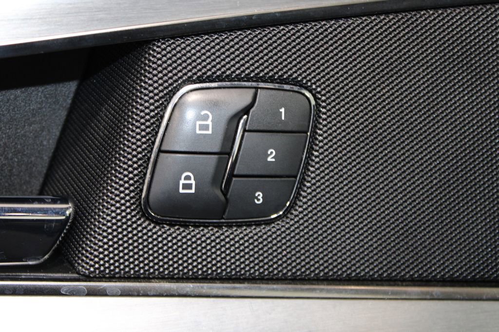 Used 2020 Lincoln Nautilus FWD image 42