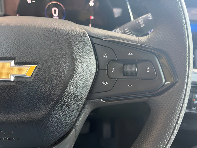 Used 2025 Chevrolet Trax LT FWD image 19