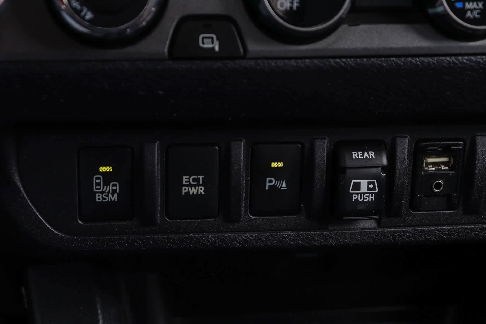 Used 2018 Toyota Tacoma TRD Sport w/ Technology Package image 29