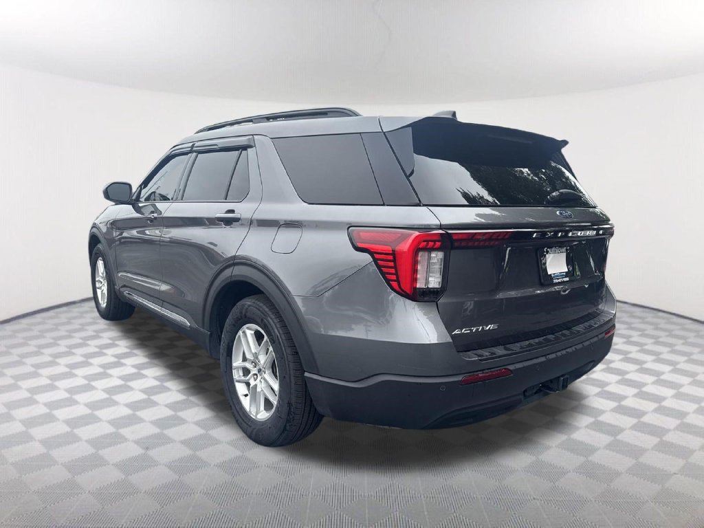 Used 2025 Ford Explorer Active RWD image 7