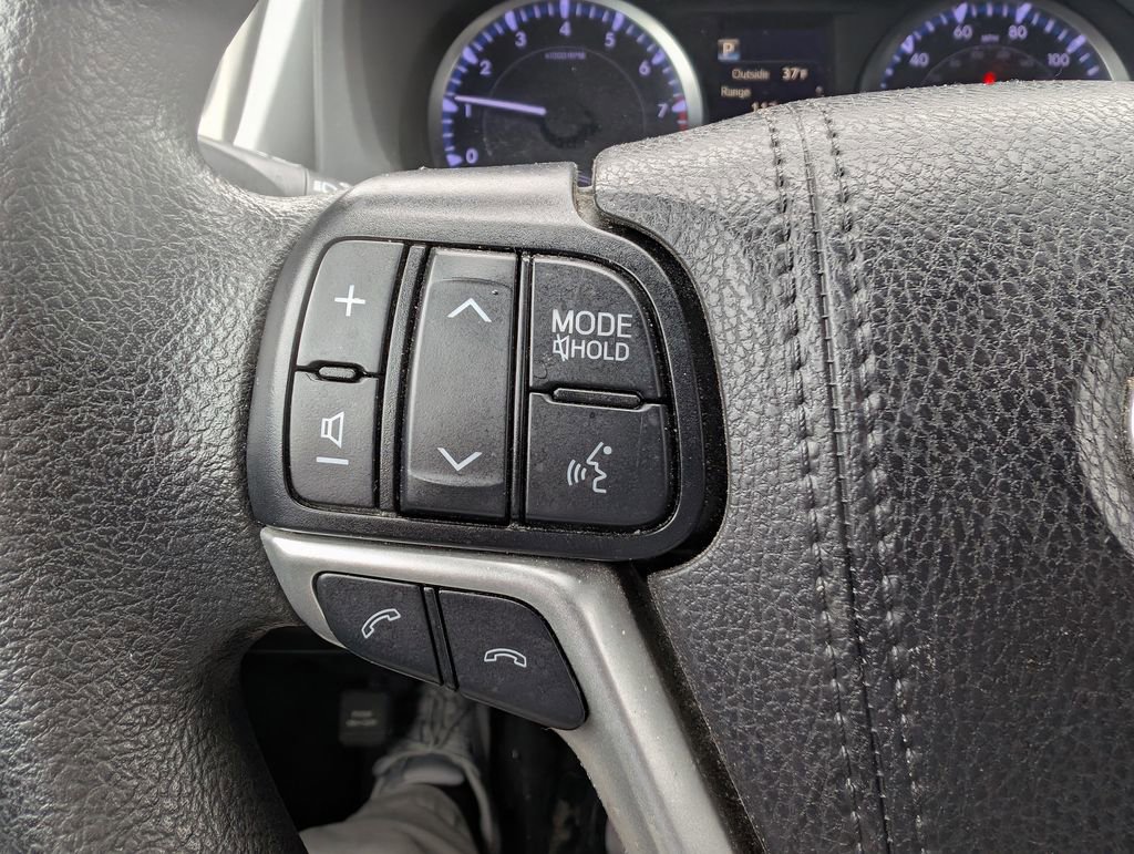 Used 2019 Toyota Highlander LE image 19