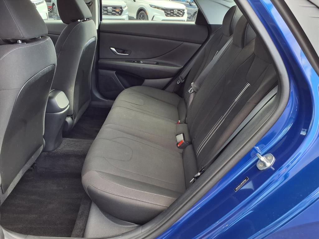 Used 2023 Hyundai Elantra SEL w/ Cargo Package image 10