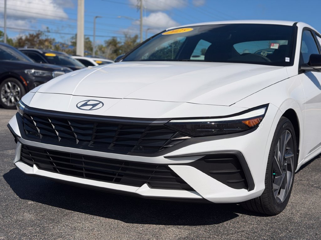 Used 2025 Hyundai Elantra Sport FWD image 13