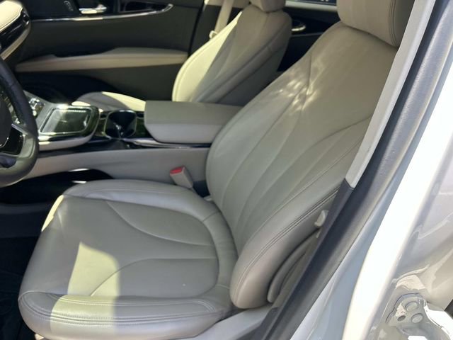 Used 2022 Lincoln Nautilus FWD w/ Premium Package image 16