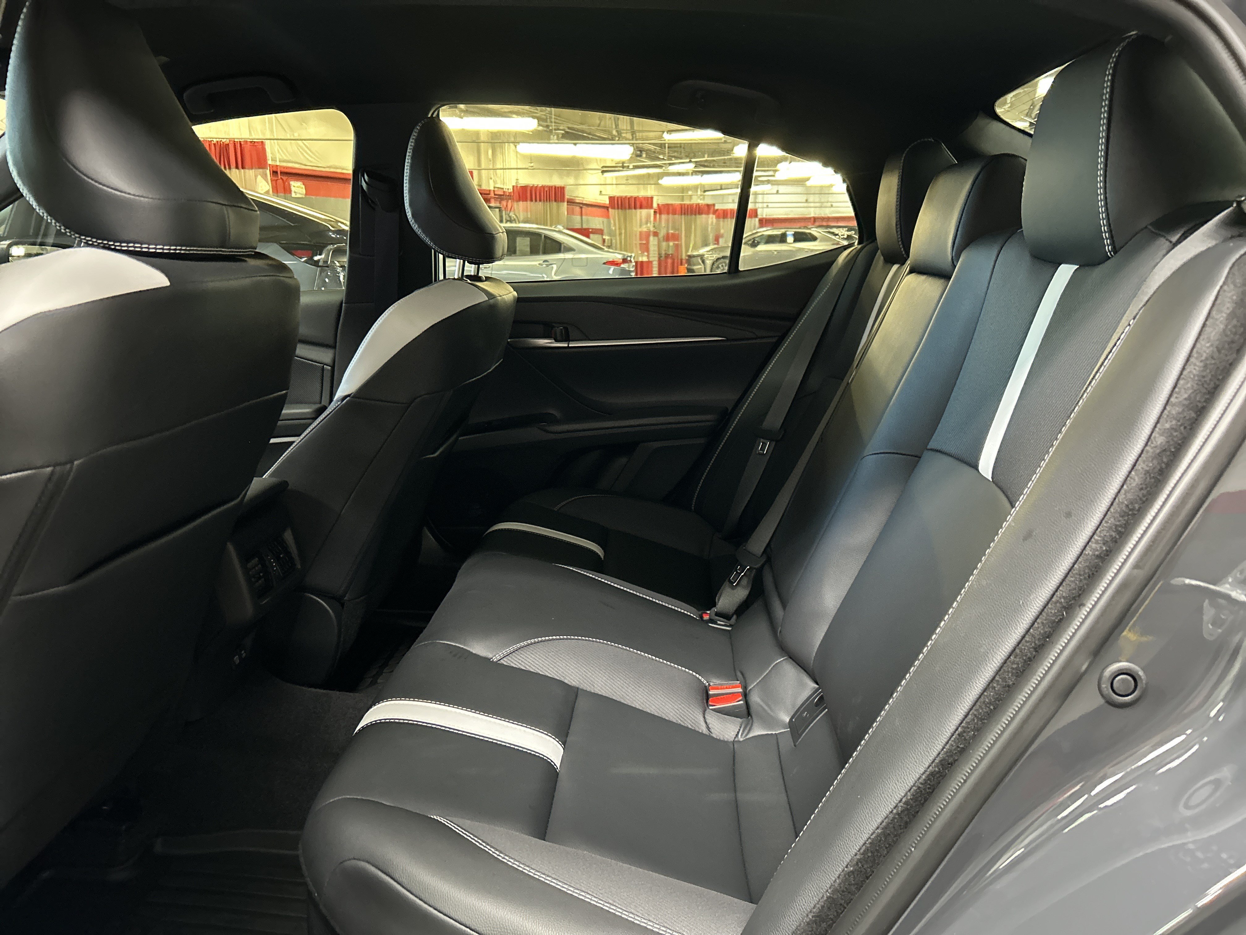 Used 2025 Toyota Camry SE w/ Convenience Package FWD image 30