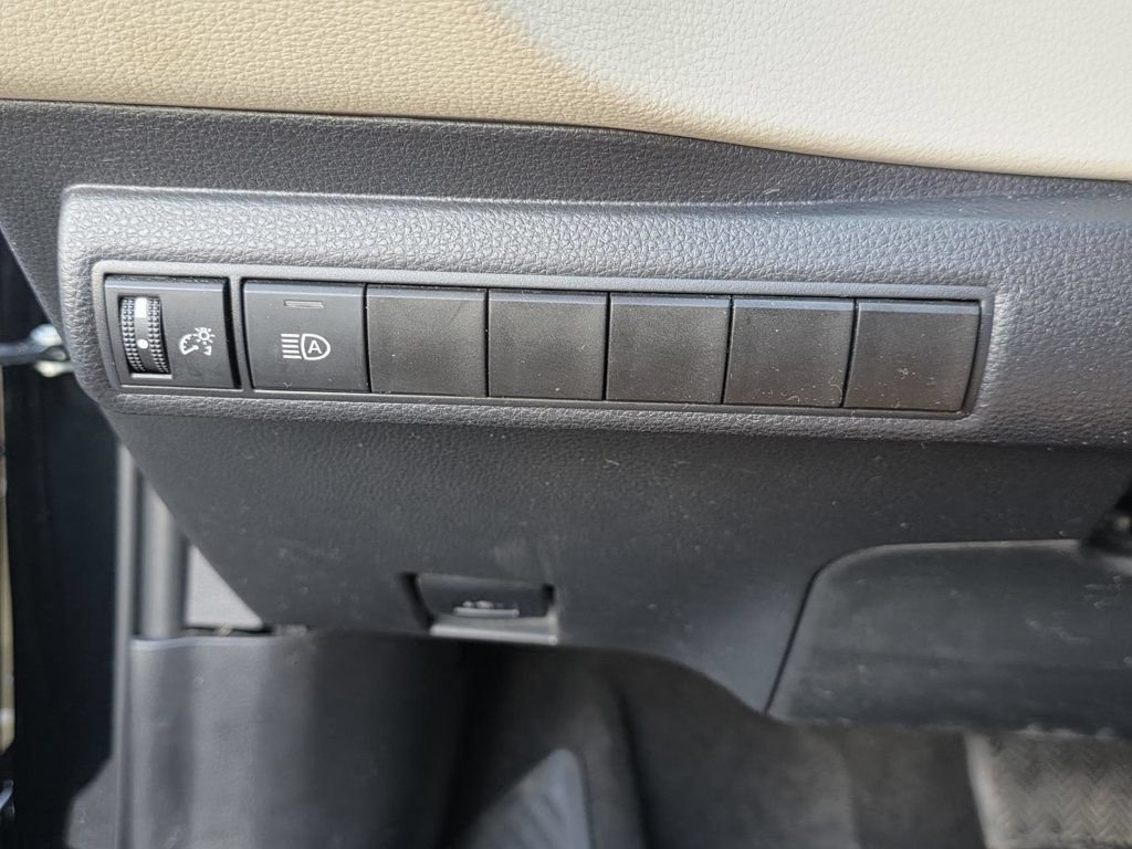 Used 2024 Toyota Corolla LE FWD image 19