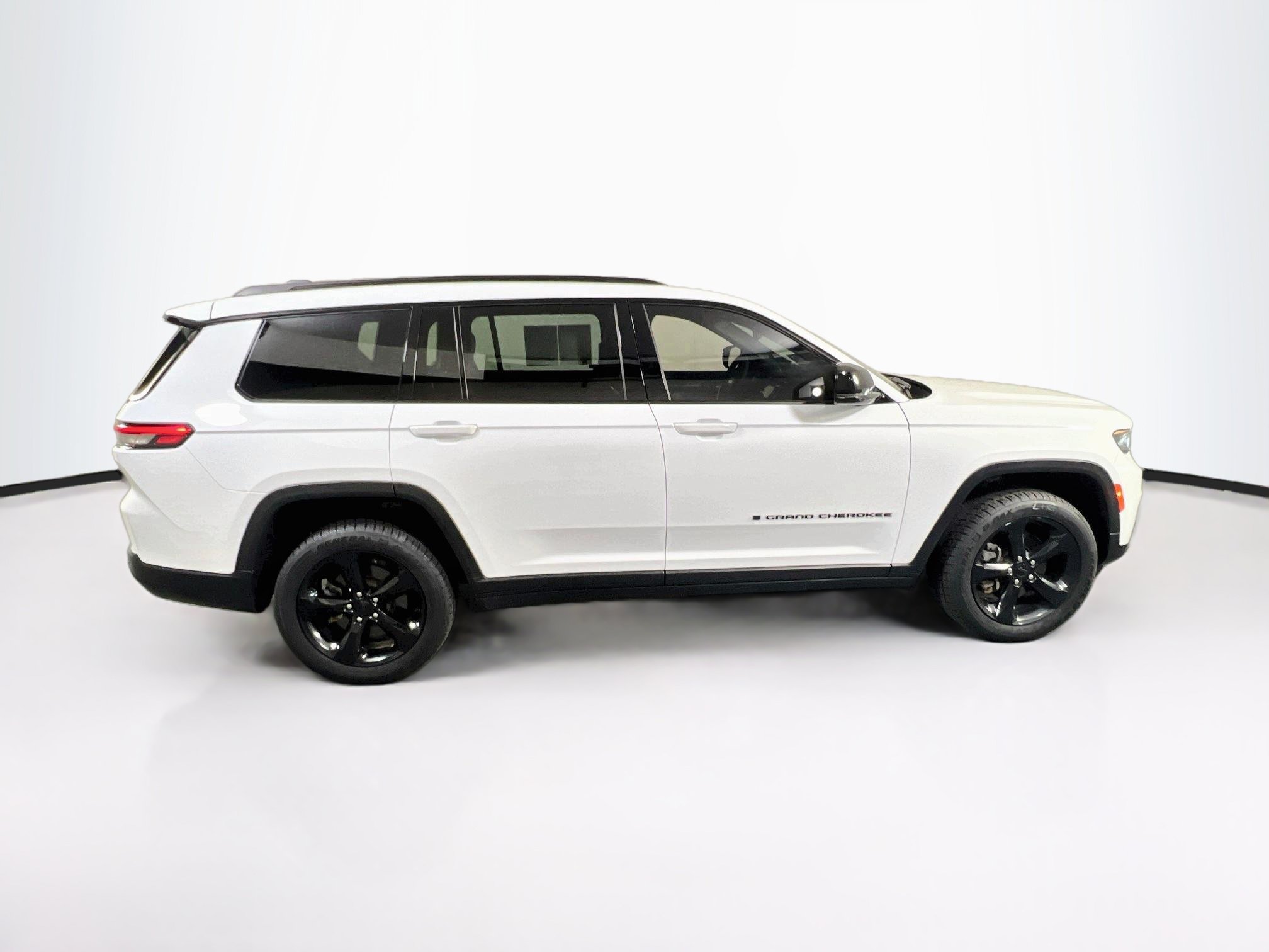 Used 2024 Jeep Grand Cherokee L Limited w/ Black Appearance Package AWD/4WD image 4