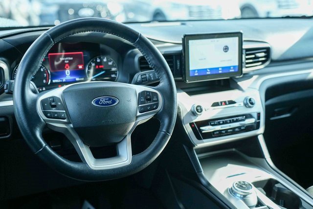 Used 2023 Ford Explorer XLT image 26