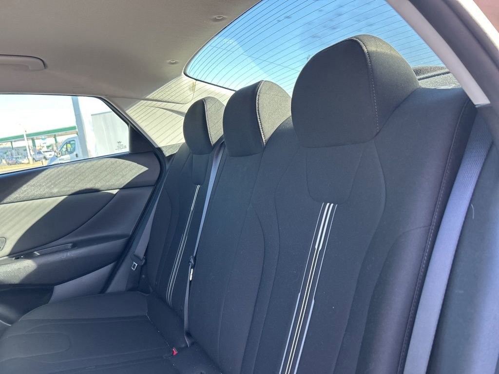 Used 2023 Hyundai Elantra SEL w/ Convenience Package image 9