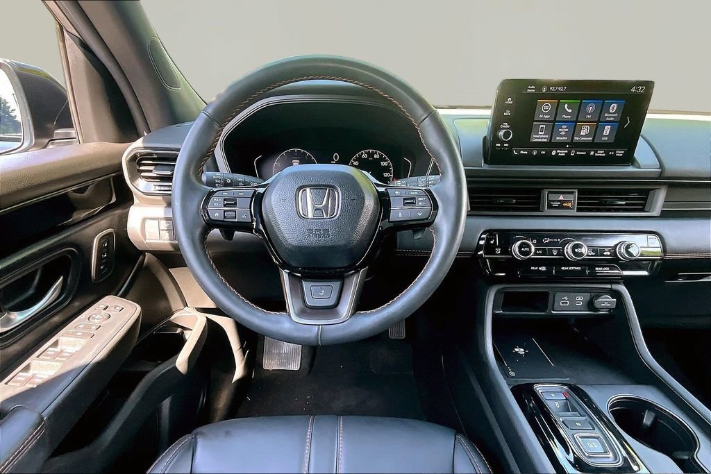 Certified 2025 Honda Pilot TrailSport image 8