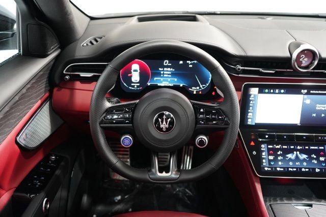 Used 2025 Maserati Grecale Modena image 10