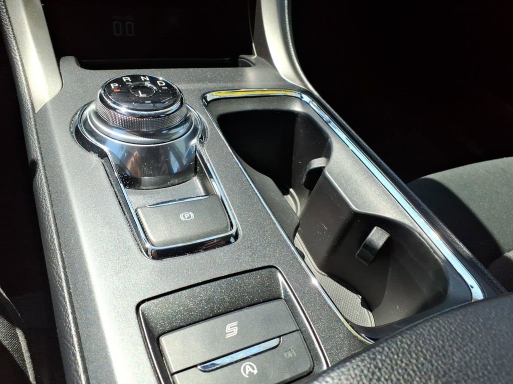 Used 2020 Ford Fusion SE FWD image 24