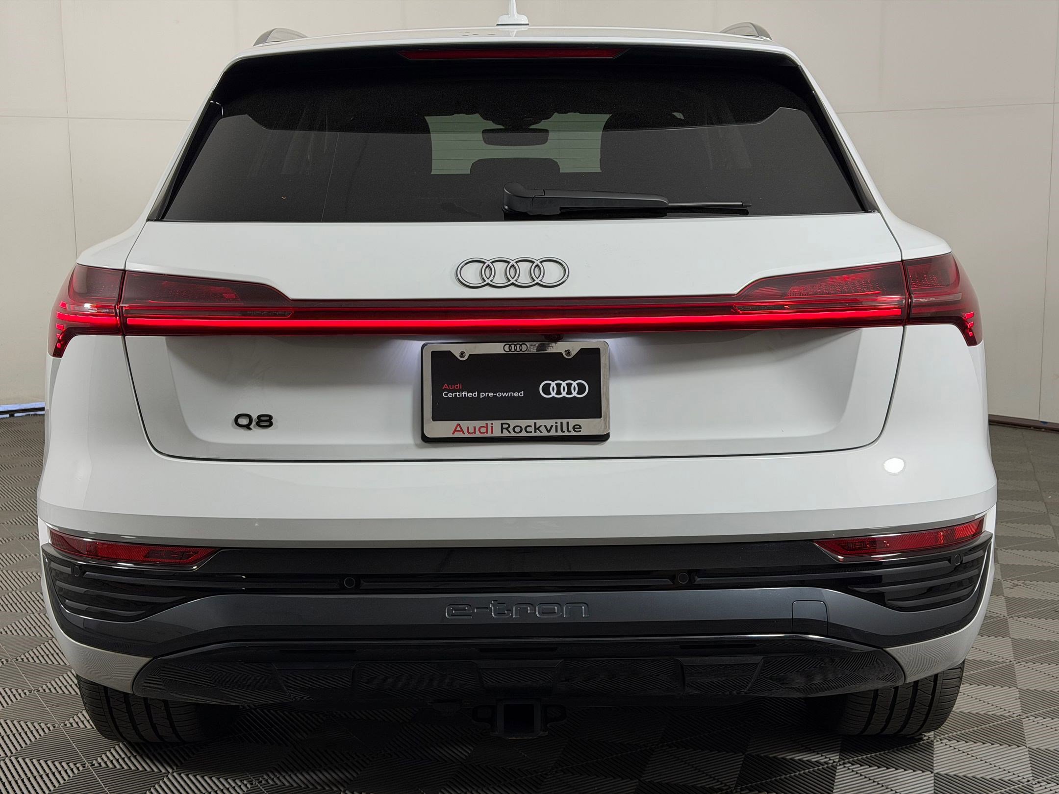Used 2024 Audi Q8 e-tron Premium Plus AWD/4WD image 10