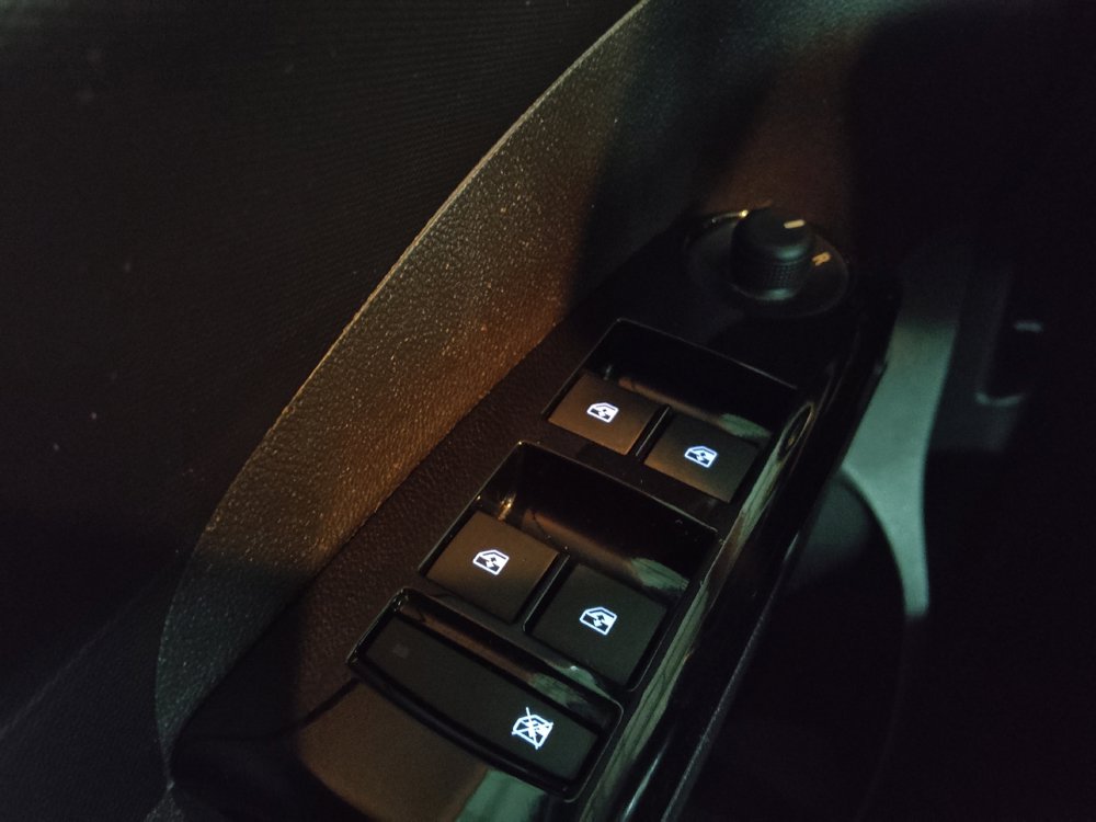 Used 2018 Chevrolet Sonic LT FWD image 27