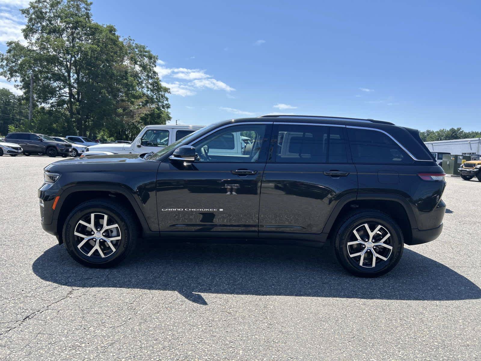 Certified 2024 Jeep Grand Cherokee Limited AWD/4WD image 6