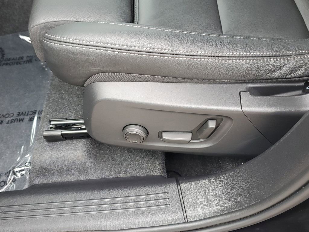 Certified 2026 Volvo XC40 B4 Plus w/ Protection Package Premier image 23