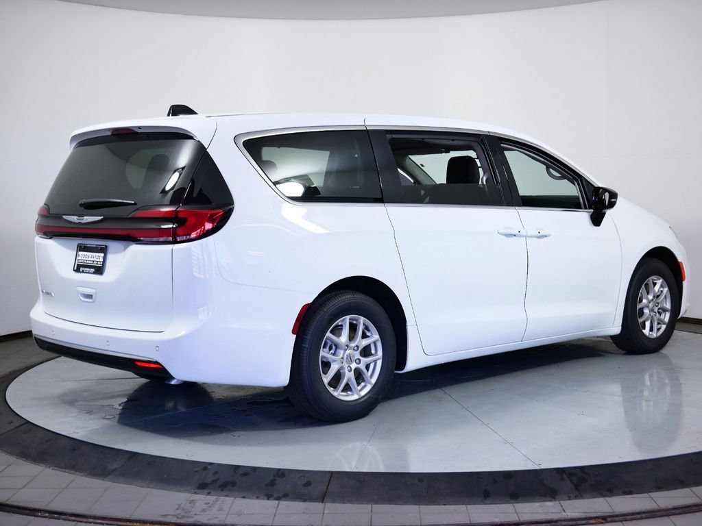 New 2024 Chrysler Pacifica Touring-L image 10