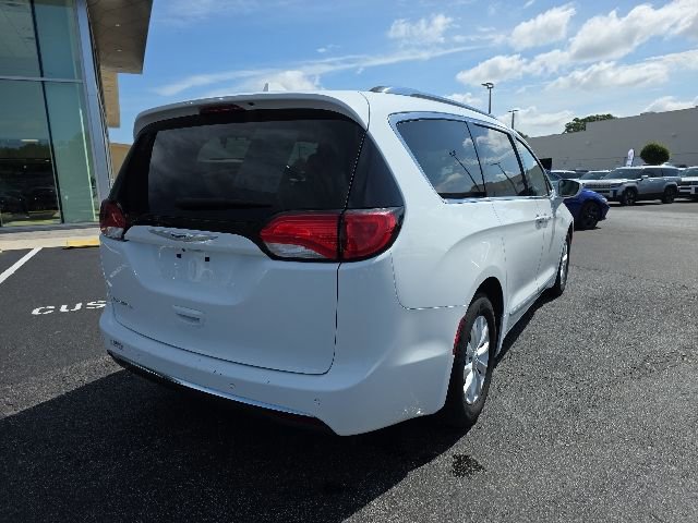Used 2019 Chrysler Pacifica Touring-L FWD image 4