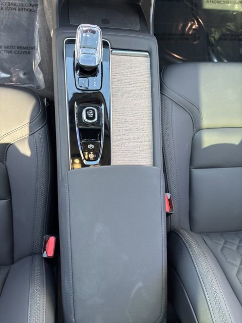 Used 2025 Volvo XC90 B6 Plus image 22