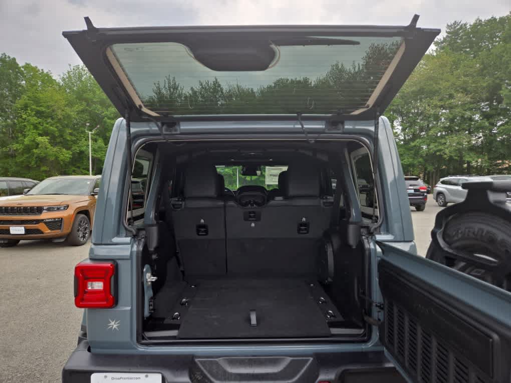 New 2026 Jeep Wrangler Unlimited Sahara AWD/4WD image 24