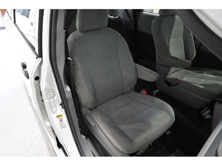 Used 2015 Toyota Sienna L FWD image 16